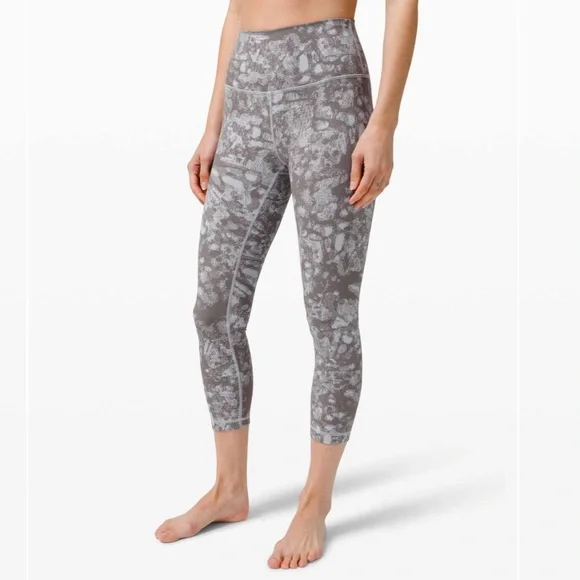 39. Lululemon Wunder Under High-Rise Crop 23” - Picture 1 of 7